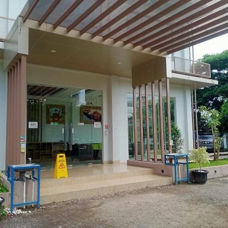Oyo 90102 Edotel Hotel By Dbest Hospitality バンドゥン エクステリア 写真