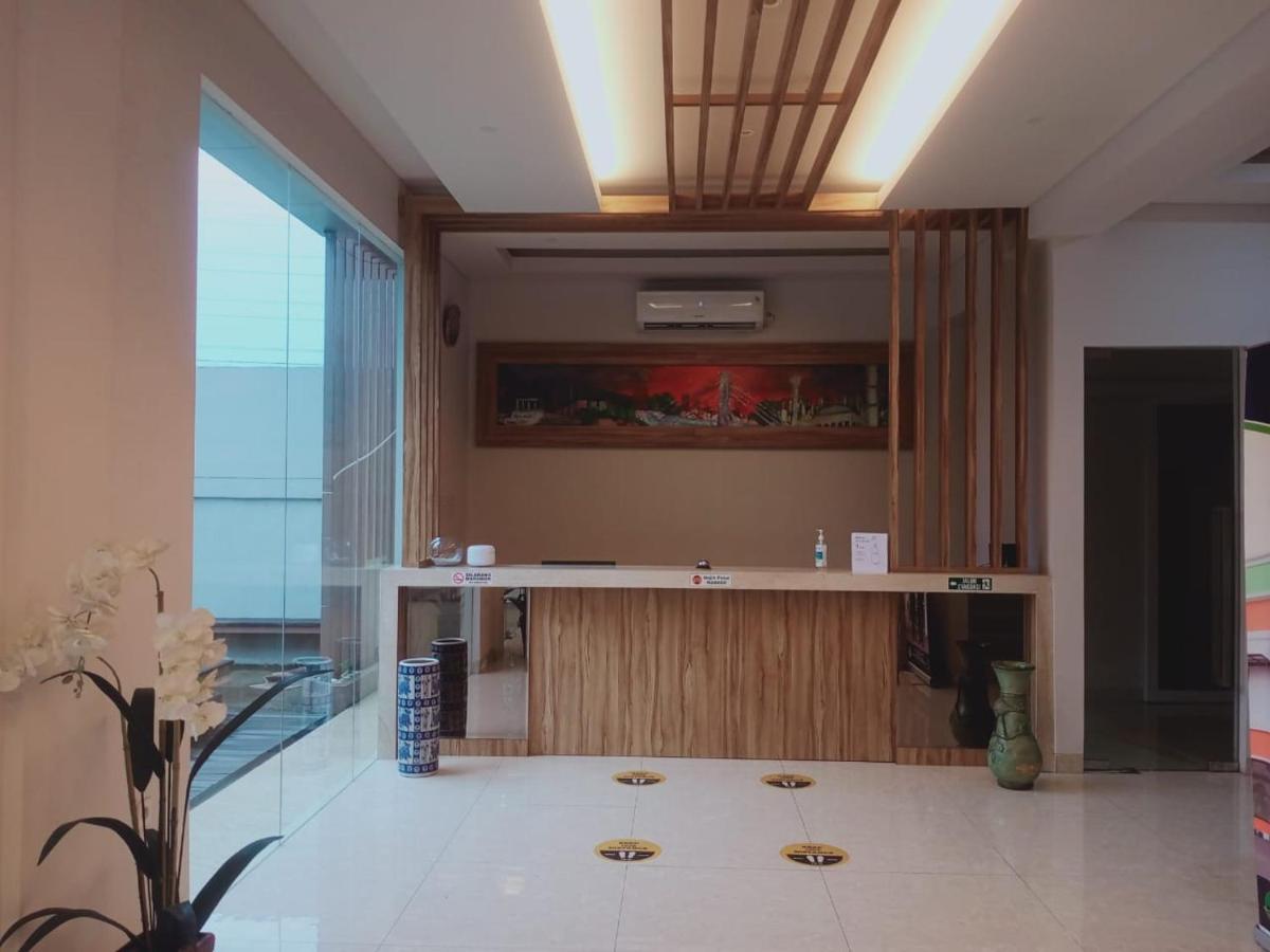Oyo 90102 Edotel Hotel By Dbest Hospitality バンドゥン エクステリア 写真