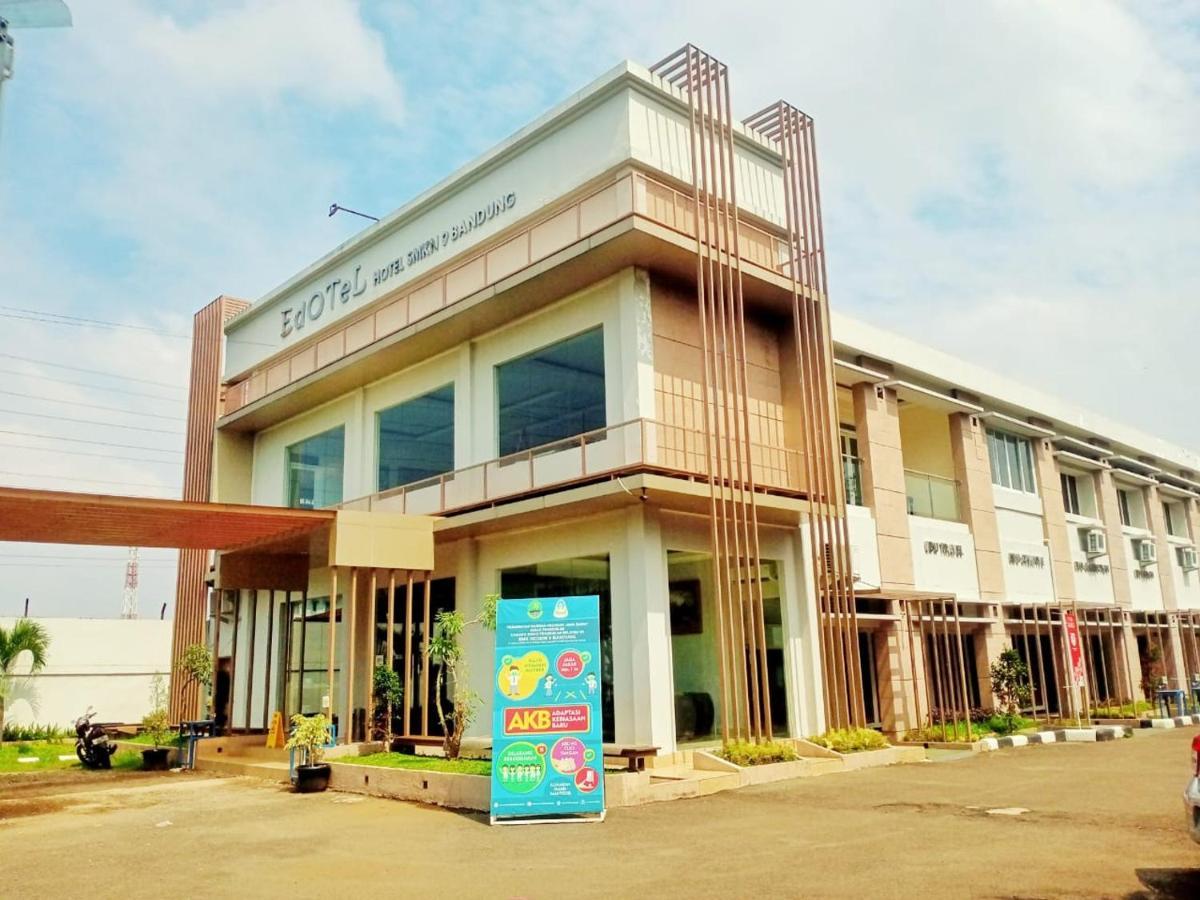 Oyo 90102 Edotel Hotel By Dbest Hospitality バンドゥン エクステリア 写真