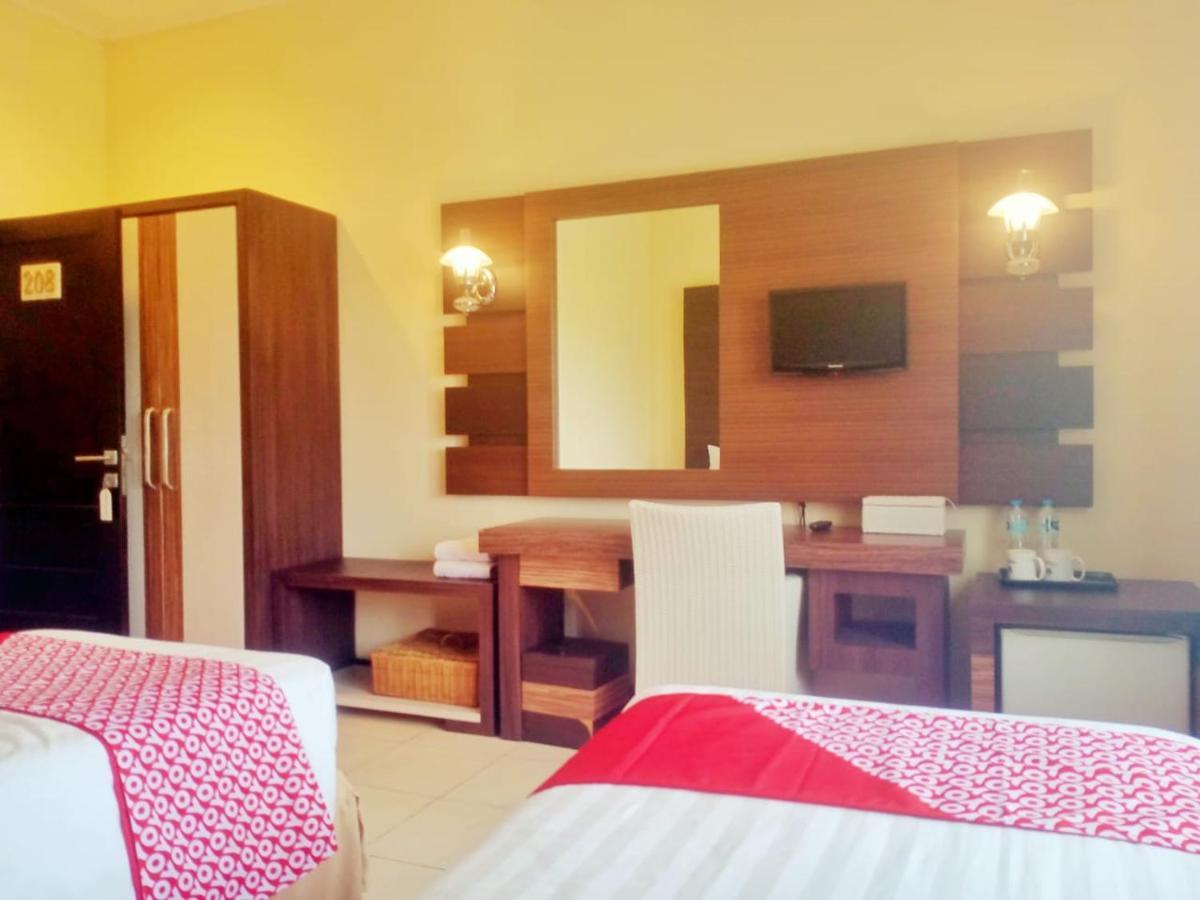 Oyo 90102 Edotel Hotel By Dbest Hospitality バンドゥン エクステリア 写真