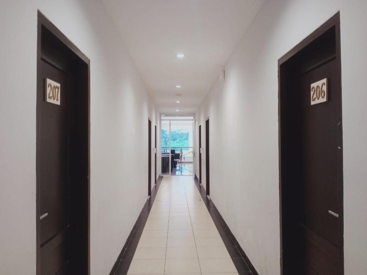 Oyo 90102 Edotel Hotel By Dbest Hospitality バンドゥン エクステリア 写真