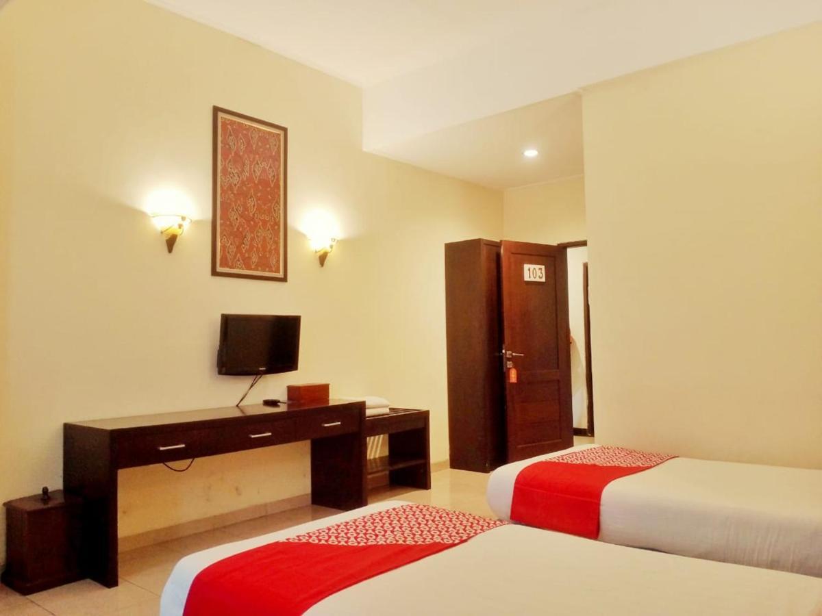 Oyo 90102 Edotel Hotel By Dbest Hospitality バンドゥン エクステリア 写真