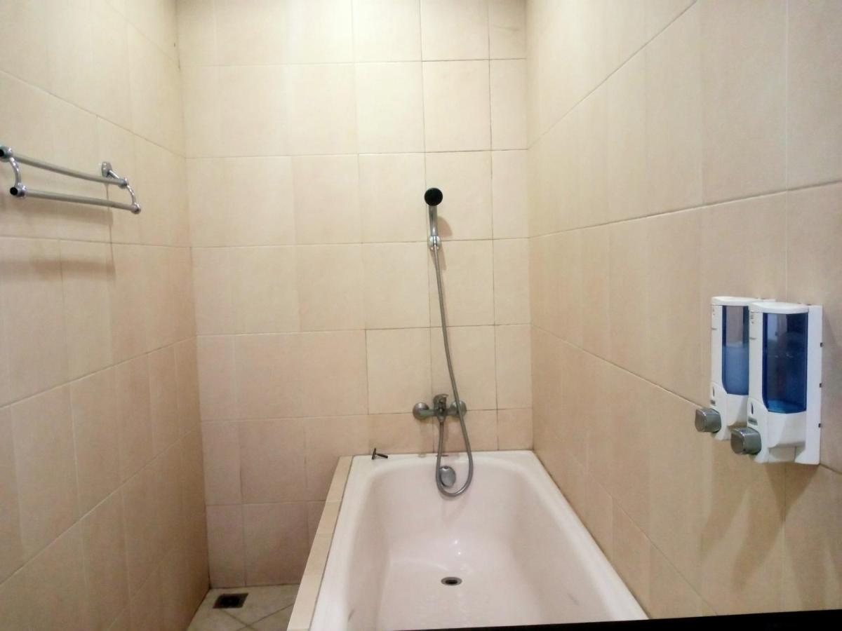 Oyo 90102 Edotel Hotel By Dbest Hospitality バンドゥン エクステリア 写真